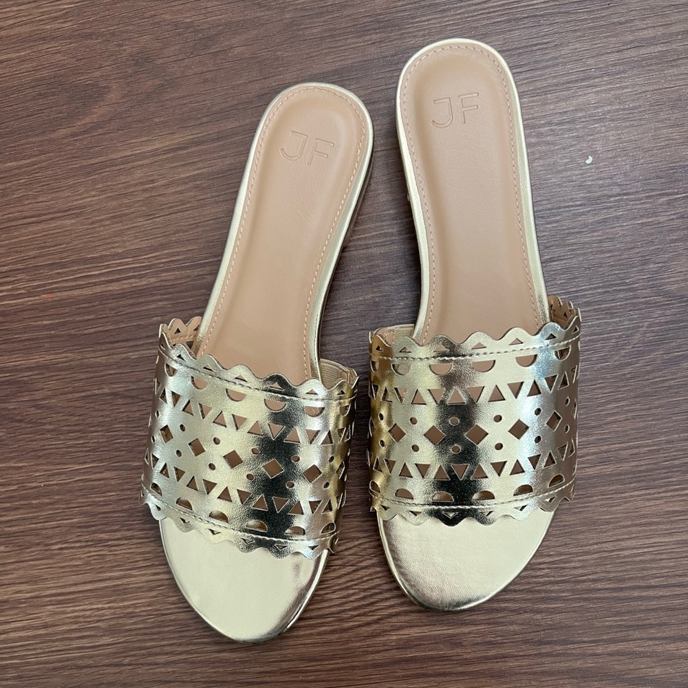 NWT Gold Just Fab Simone Sandal. Size 8.5